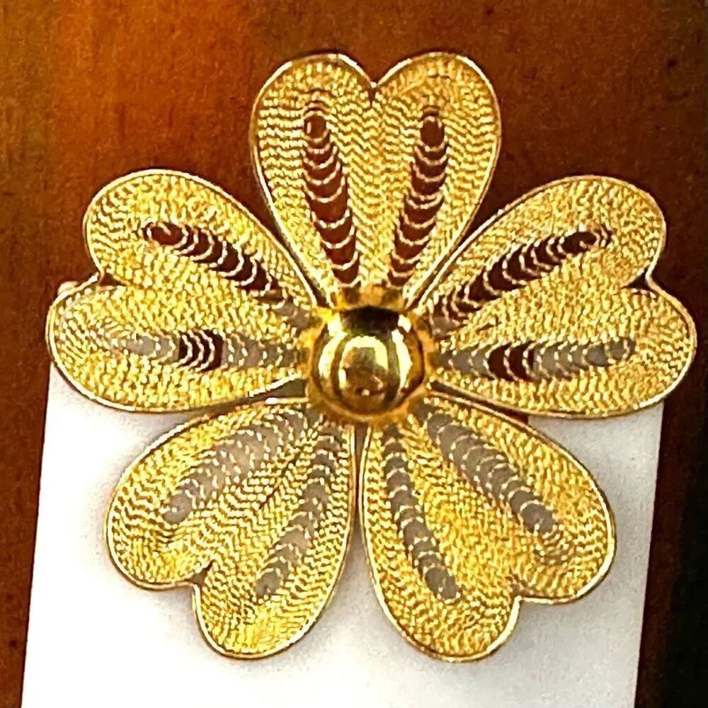 Vintage Gold Filigree Daisy Flower Brooch